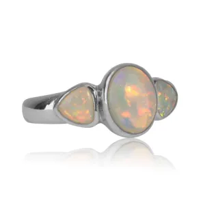 18kt White Gold Opal ring