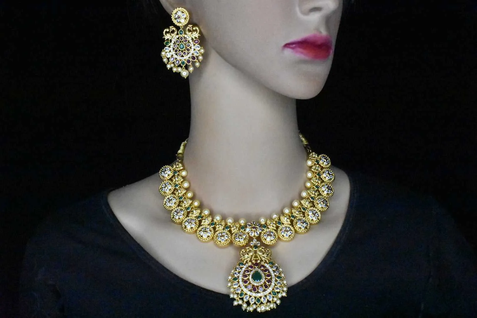 Antique gold Bottu Necklace set