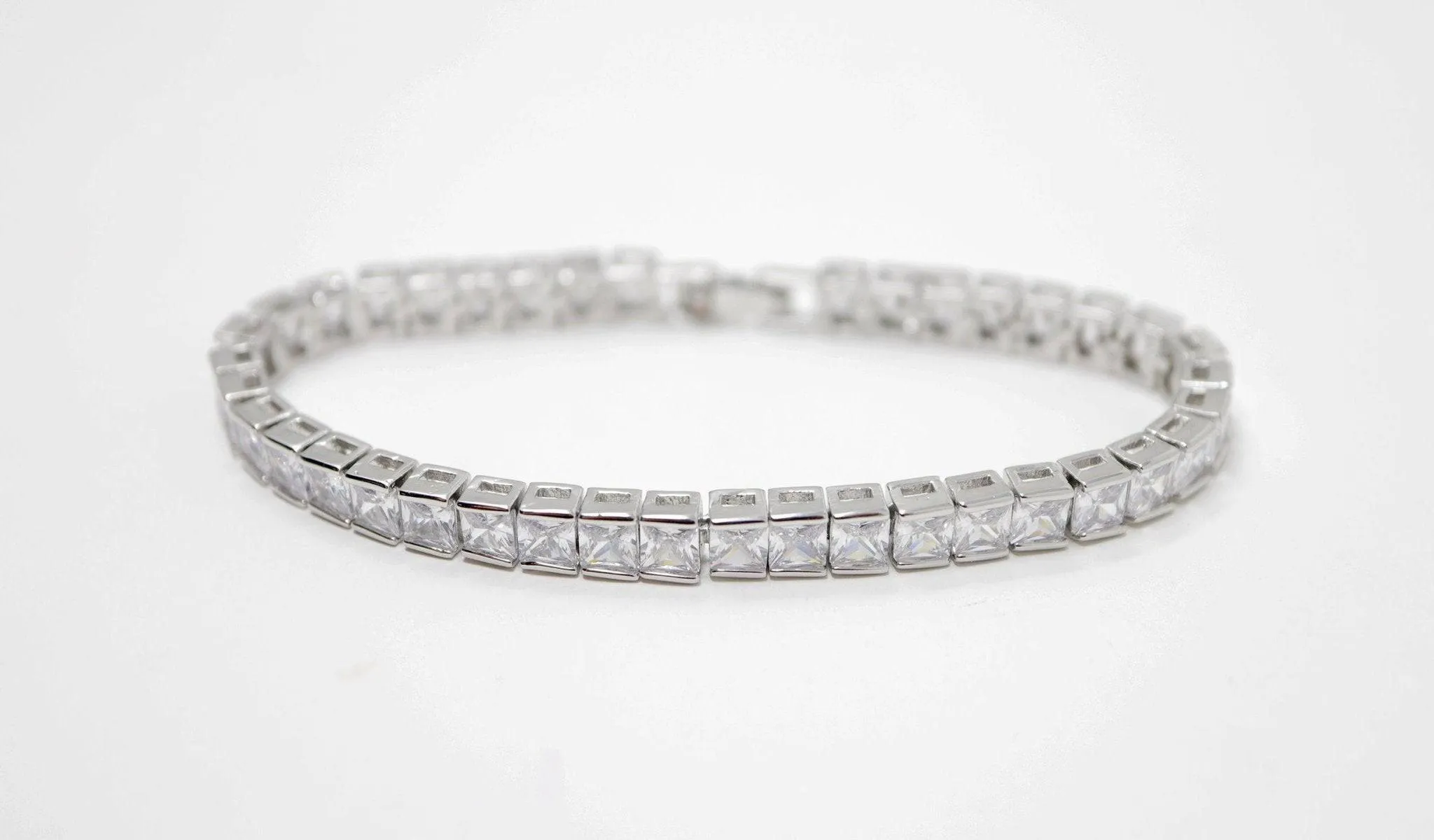 Dainty Bracelet , Crystal Bracelet, Delicate Bracelet, Bracelet Femme, Wedding Bracelet, Bridesmaid Gift, Bride Bracelet, Bridal Bracelet.