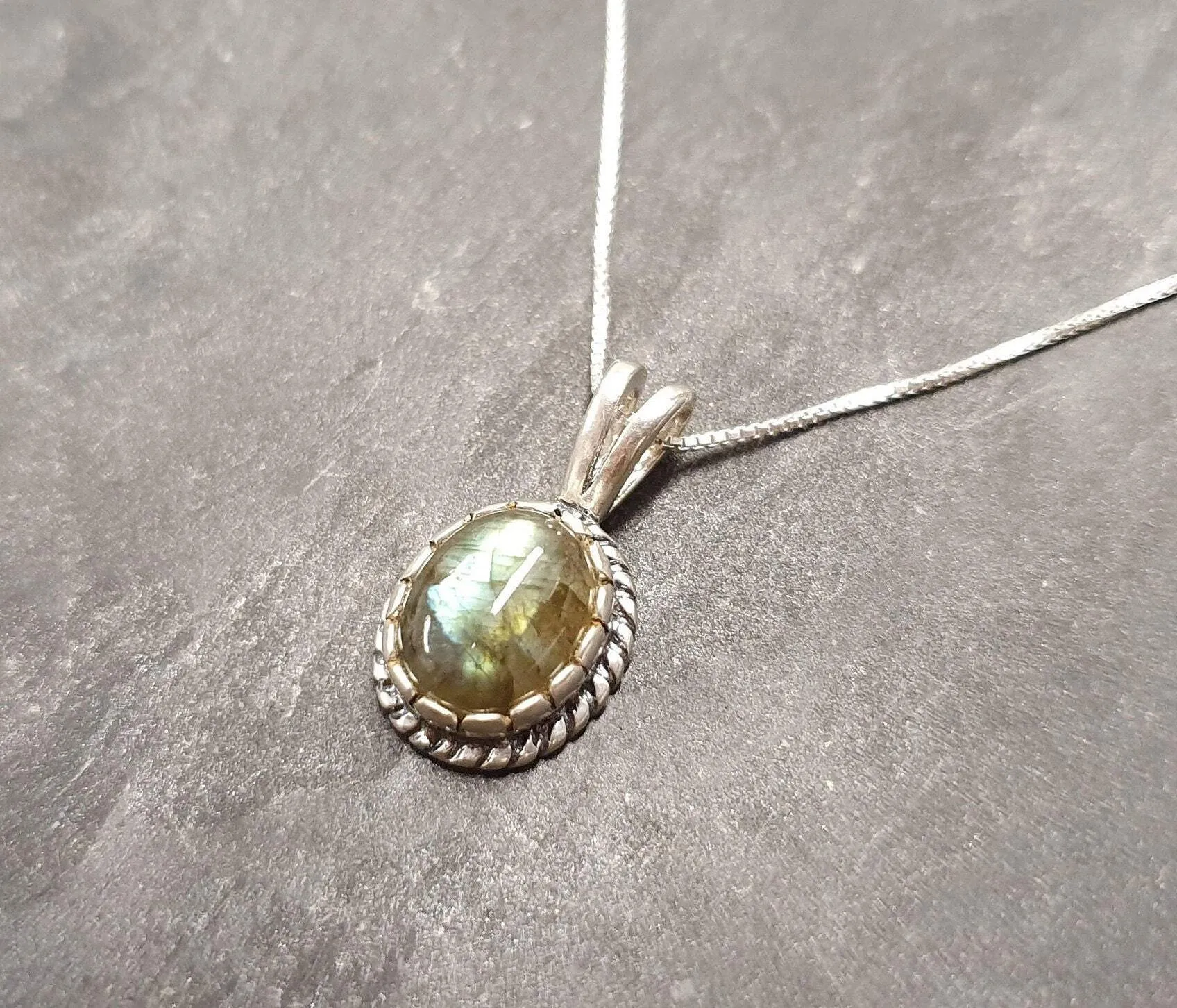 Labradorite Pendant - Green Labradorite Necklace - Oval Vintage Necklace