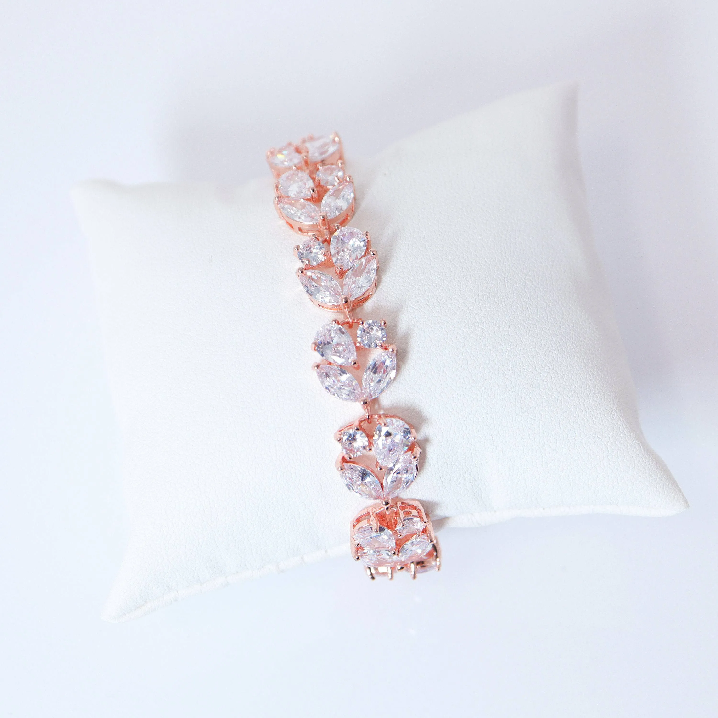 Rosegold Floral Leaves Dainty Bracelet, Delicate Bracelet, Bracelet Femme, Wedding Bracelet, Bridesmaid Gift, Bridal Bracelet.