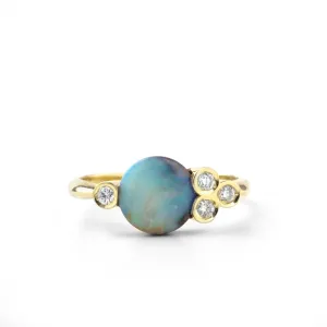 Round-cut Boulder 18k yellow gold opal ring