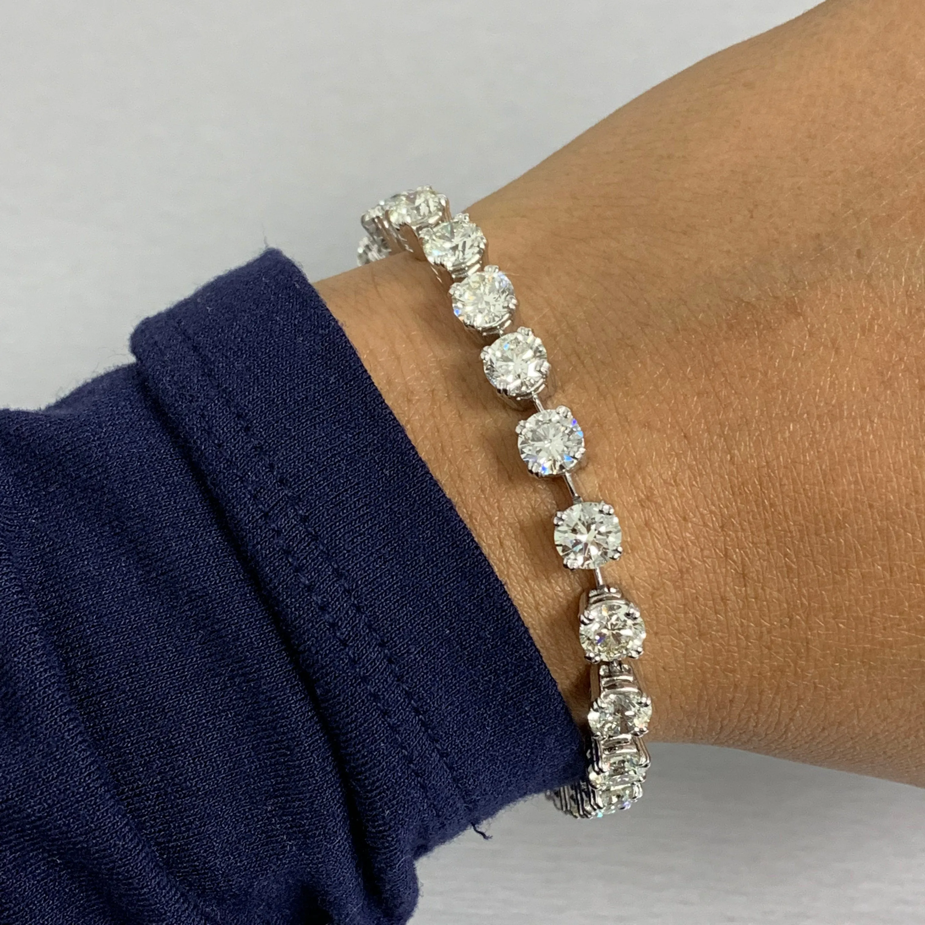 Round Diamond Tennis Bracelet (15.95 ct Diamonds) in Platinum