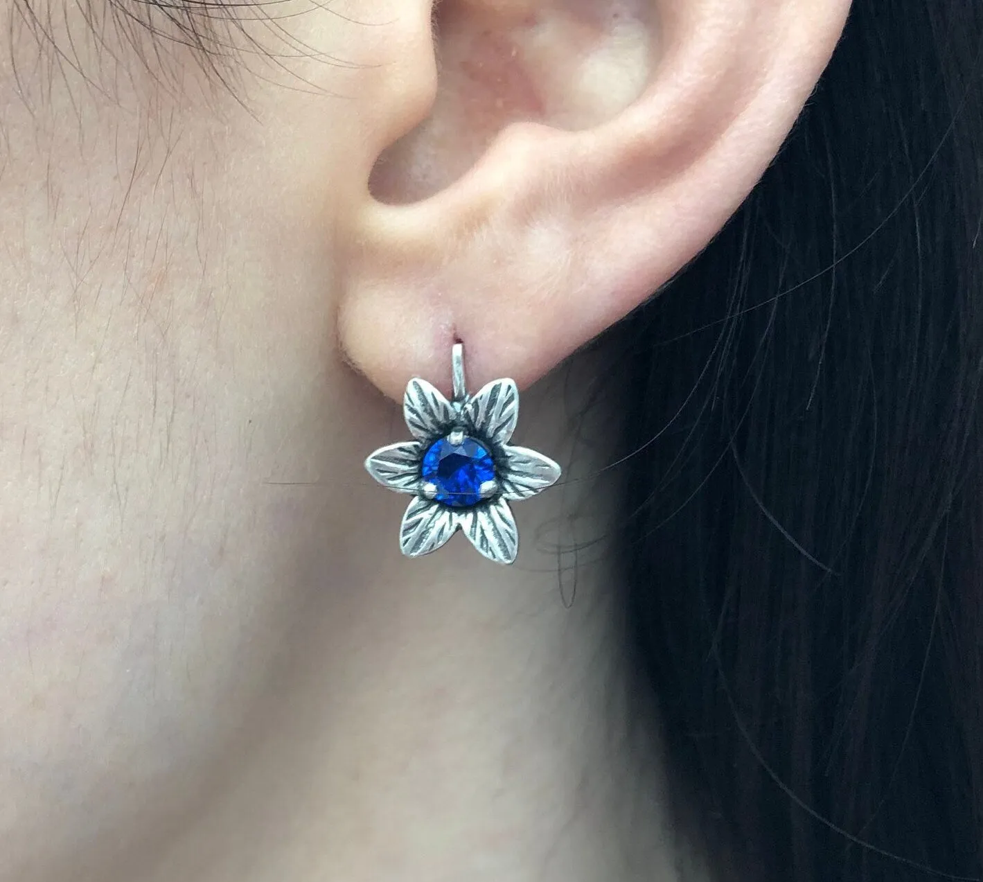 Sapphire Flower Earrings - Blue Floral Studs - Vintage Round Earrings