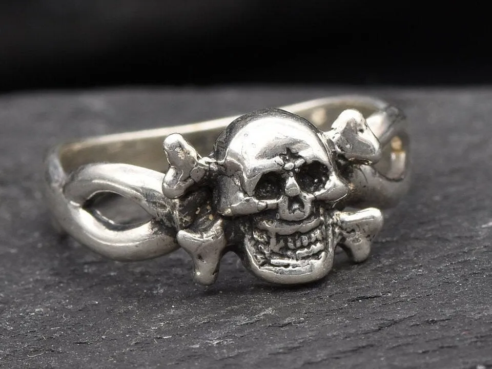 Silver Skull Ring - Gothic Silver Ring - Vintage Skull Ring