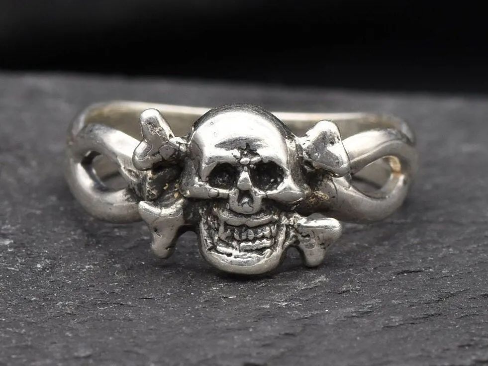 Silver Skull Ring - Gothic Silver Ring - Vintage Skull Ring