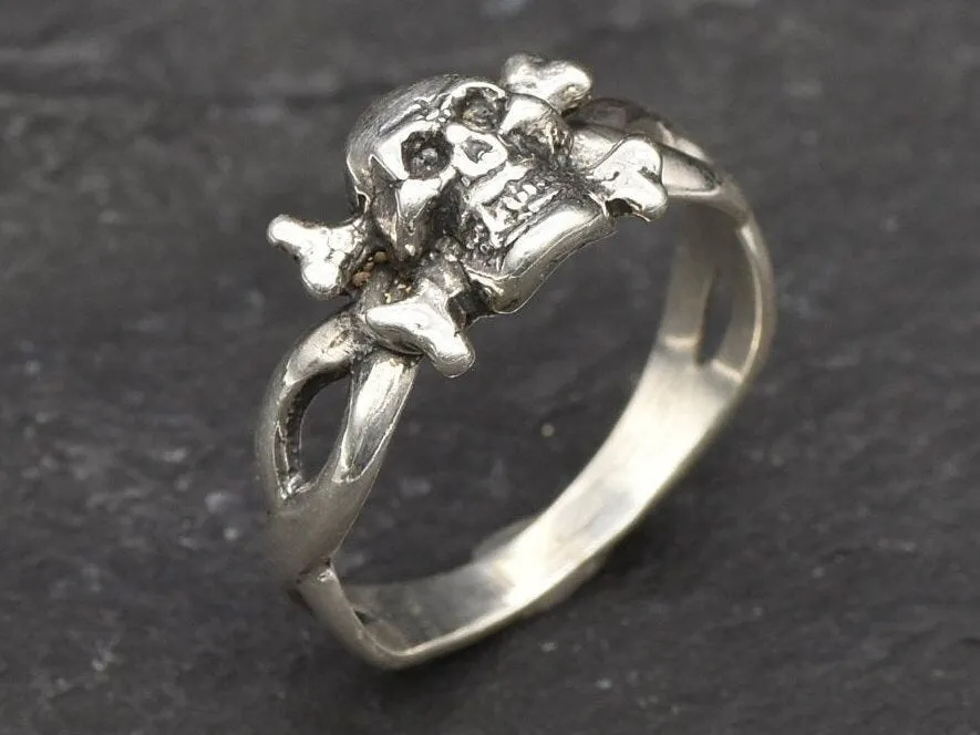 Silver Skull Ring - Gothic Silver Ring - Vintage Skull Ring