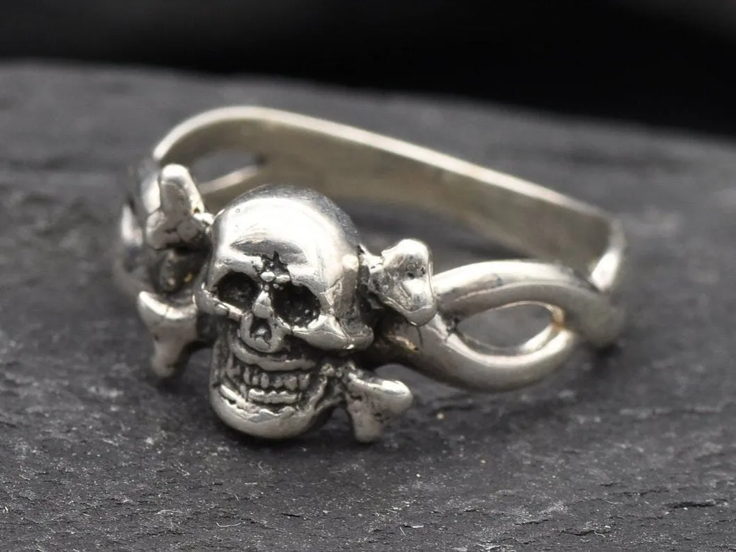 Silver Skull Ring - Gothic Silver Ring - Vintage Skull Ring