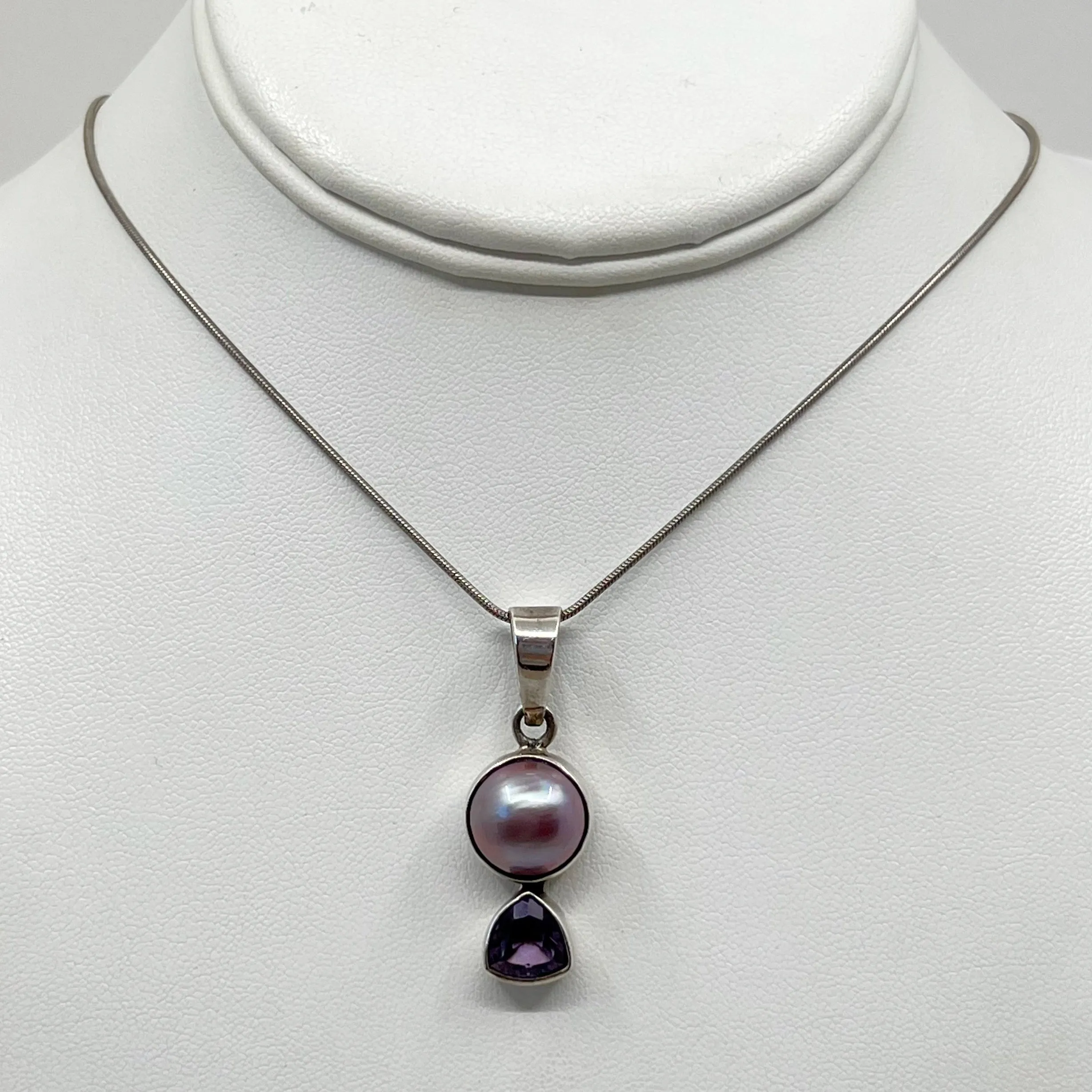 Sterling silver amethyst & Mabe pearl pendant GM44