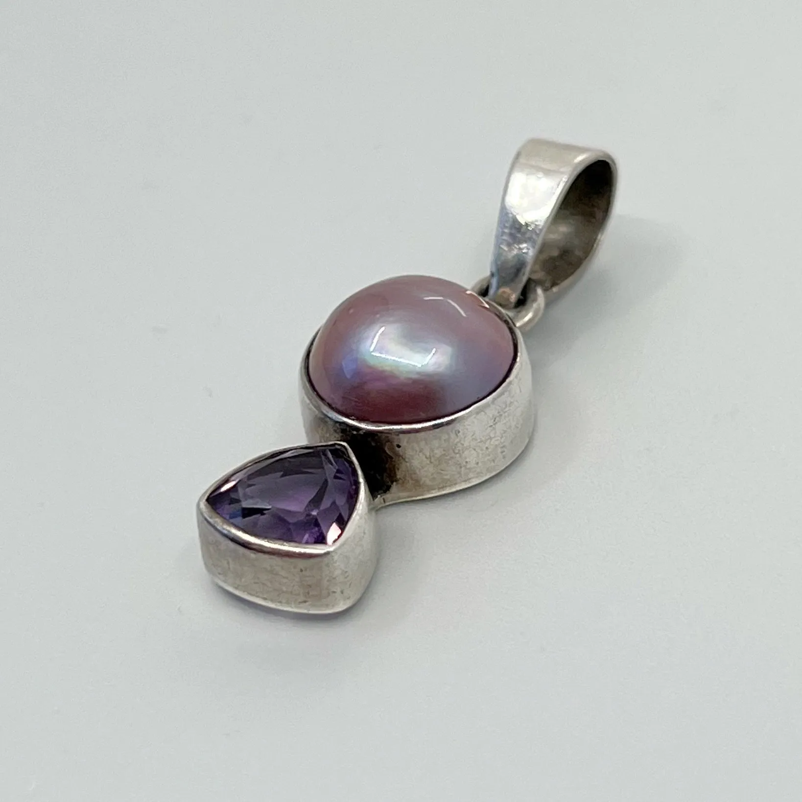 Sterling silver amethyst & Mabe pearl pendant GM44